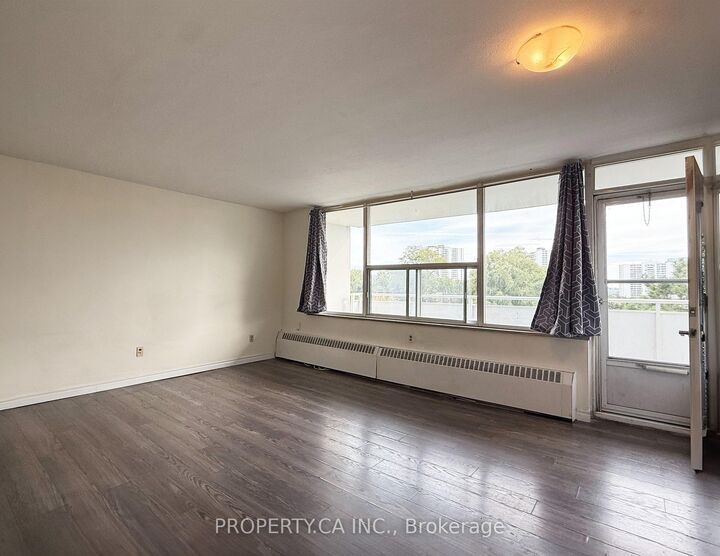 Property Photo:  10 Parkway Forest Drive 411  ON M2J 1L3 