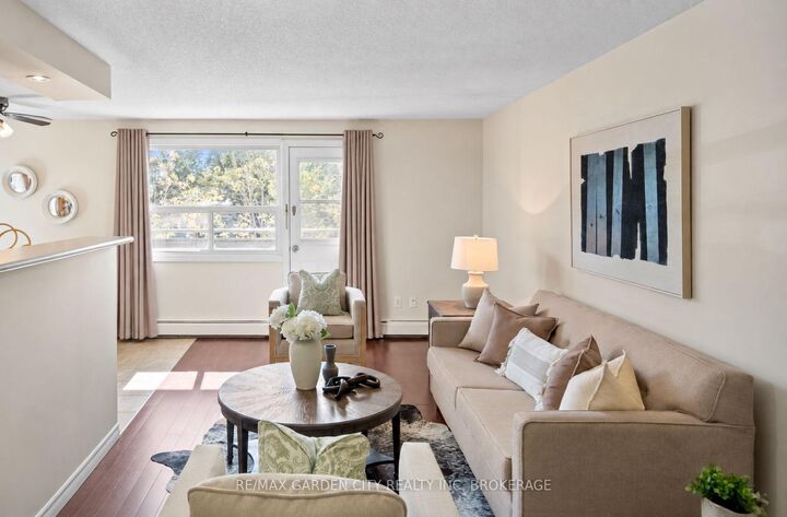 Property Photo:  264 Oakdale Avenue 211  ON L2P 2K4 