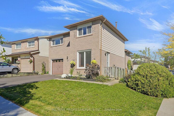 Photo de la propriété:  43 Franca Crescent  ON M9V 4T8 