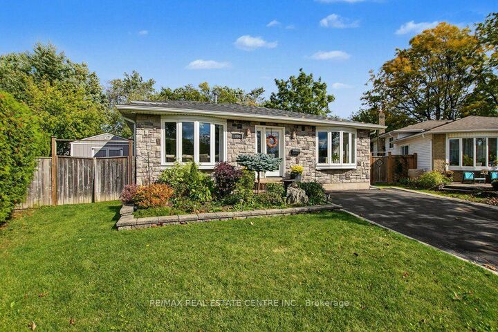 Property Photo:  806 Hudson Court  ON L9T 3T4 
