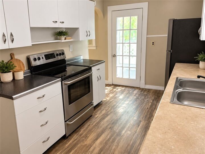 Property Photo: 215 Donnan Ave PA 15301