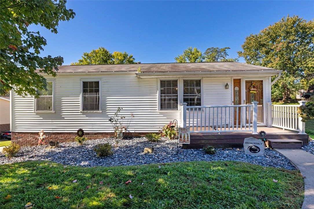 Property Photo:  1990 Tara Dr  PA 15642 
