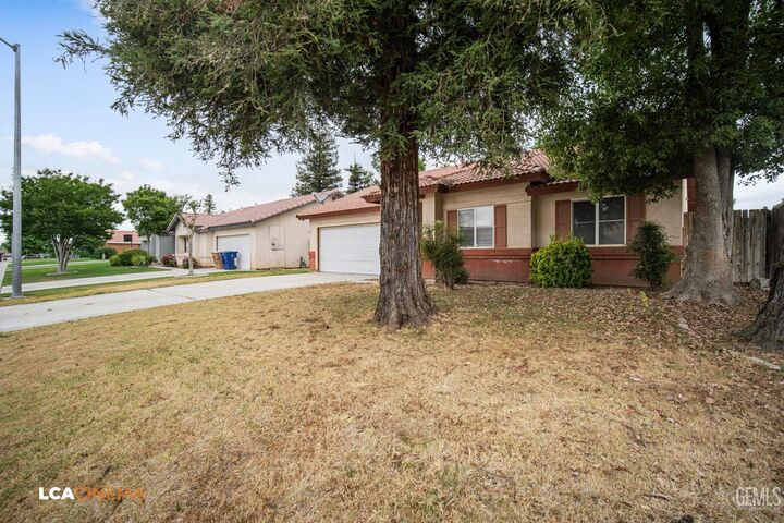 Property Photo:  9820 Battersea Park Drive  CA 93312 