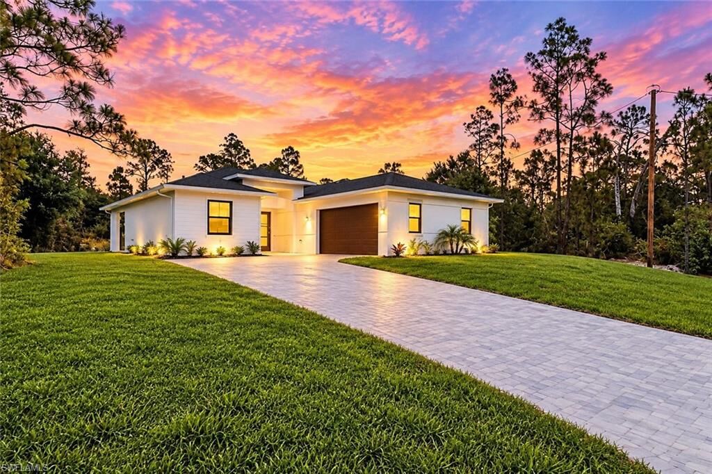 Property Photo:  719 Almelia St E  FL 33974 
