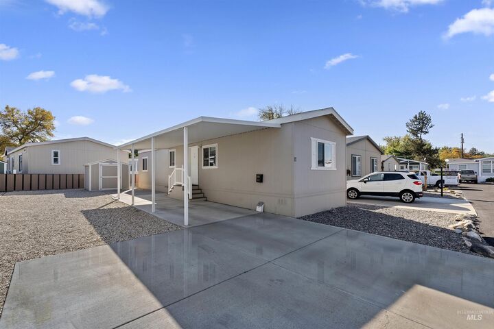 Property Photo: 2401 Owyhee St 17 ID 83705