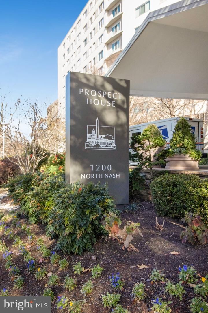 Property Photo:  1200 N Nash Street 554  VA 22209 