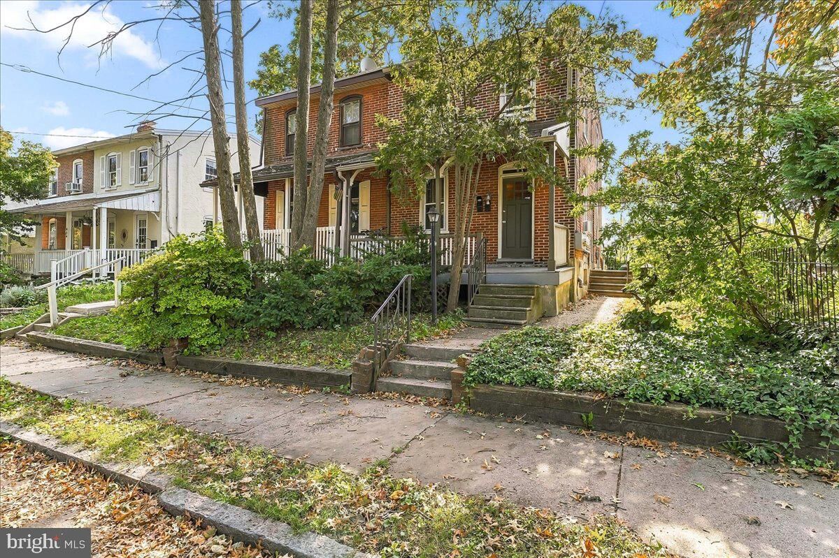 Property Photo:  430 E Franklin Street  PA 19063 