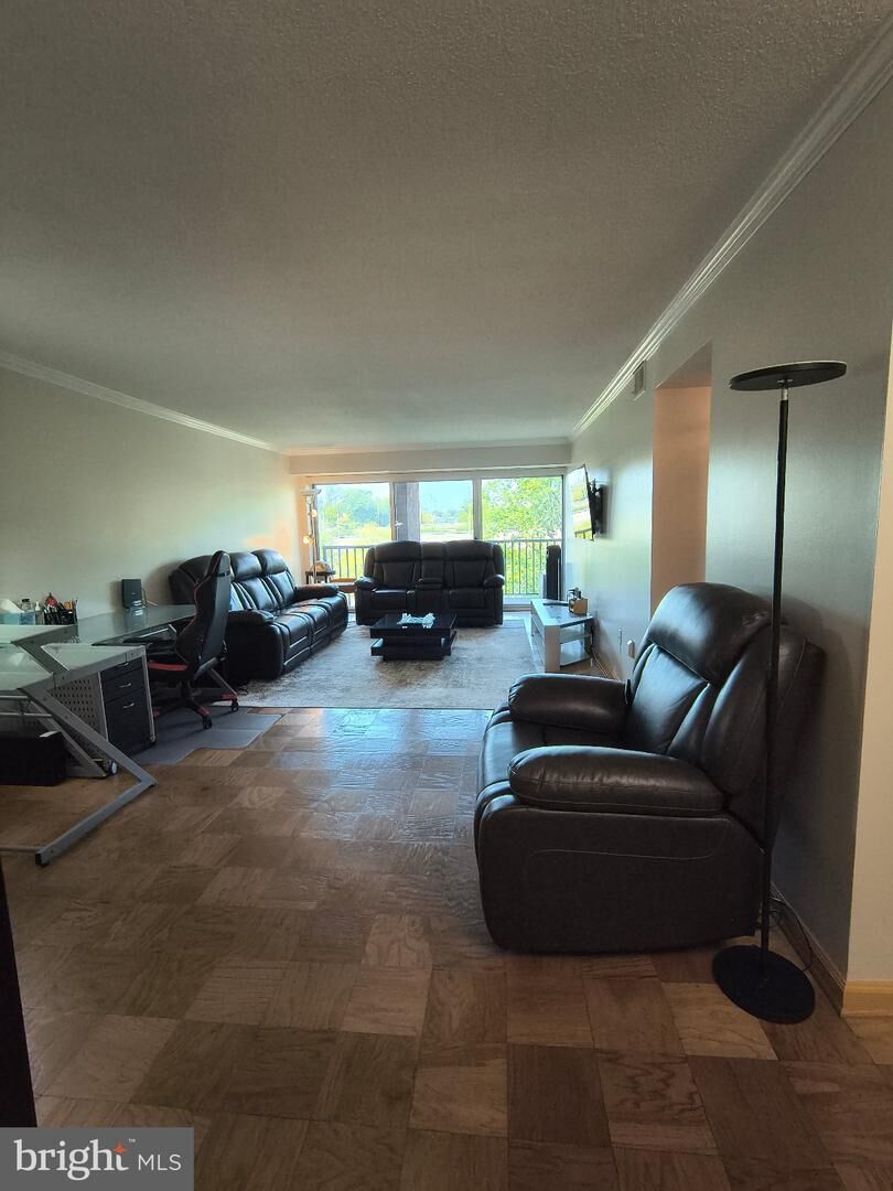 Property Photo:  1300 Army Navy Drive 606  VA 22202 
