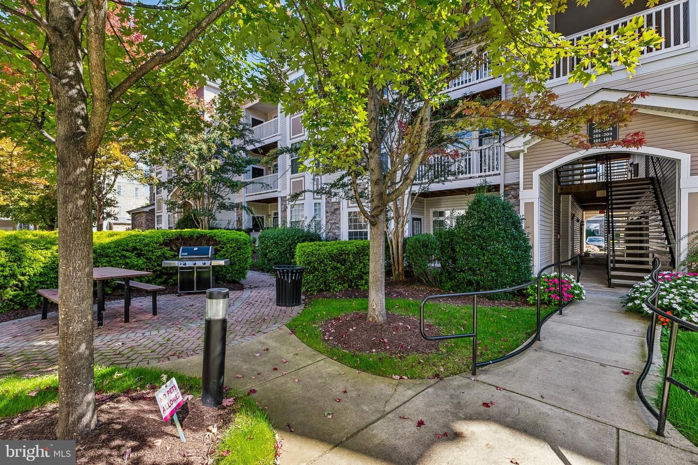 Property Photo:  507 Sunset View Terrace SE 104  VA 20175 