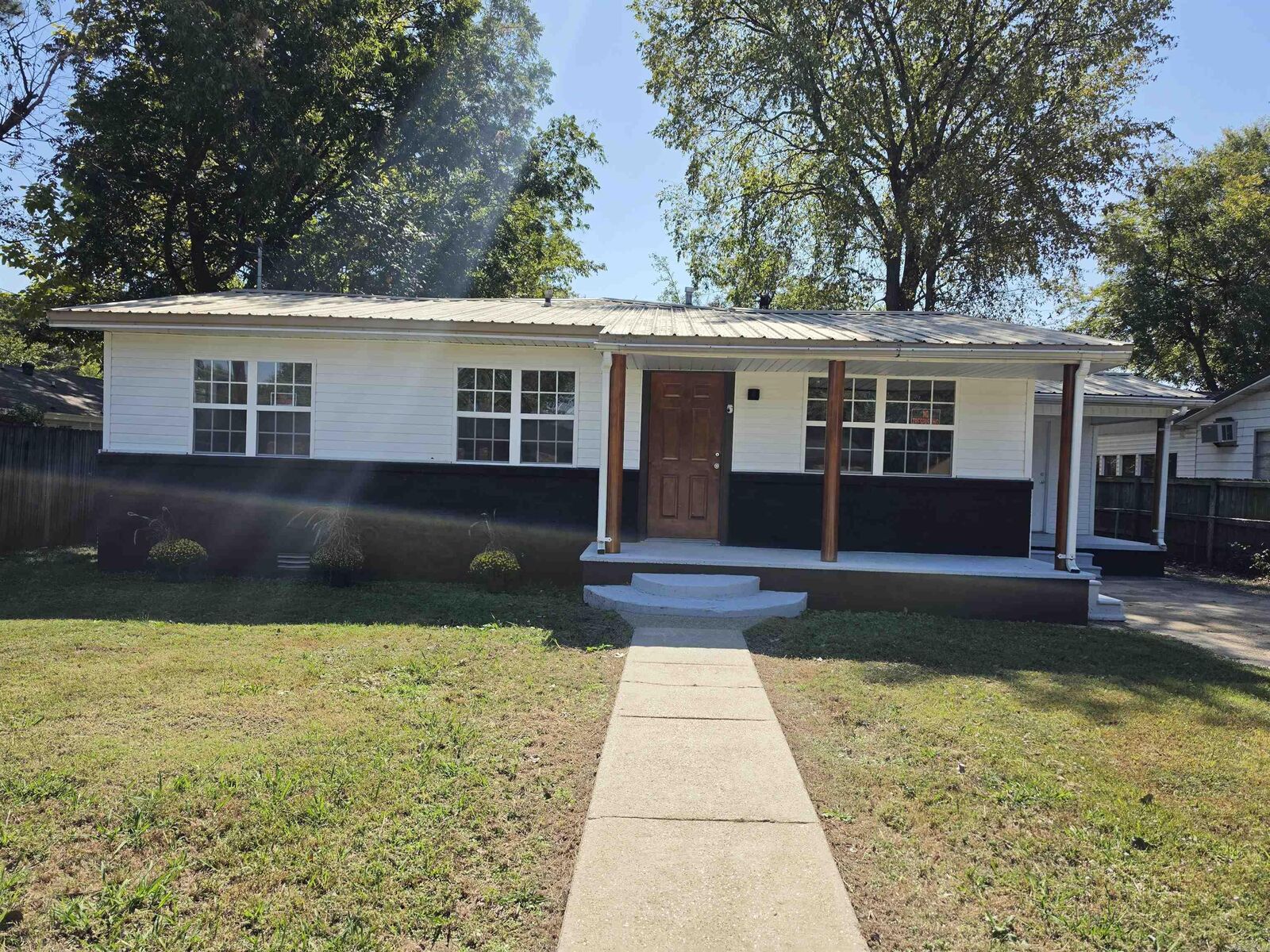 Property Photo: 1302 E Court St AR 72450
