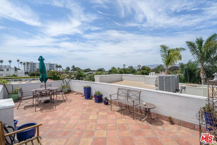Property Photo: 446 San Vicente Blvd, Unit 106 CA 90402