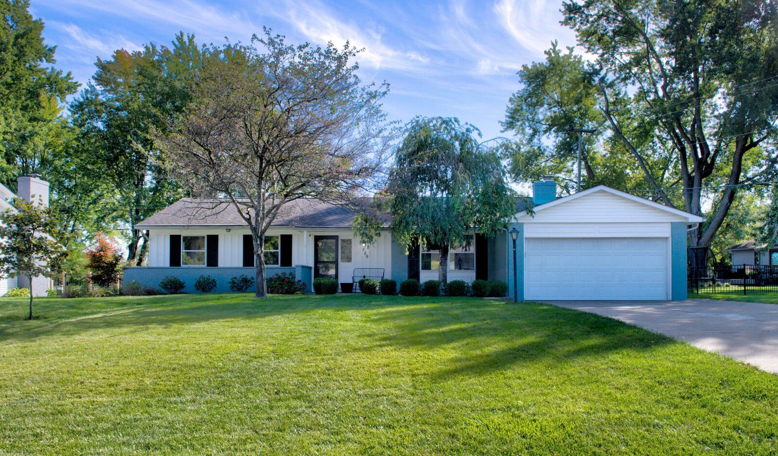 Property Photo: 889 Lookout Point Drive OH 43235