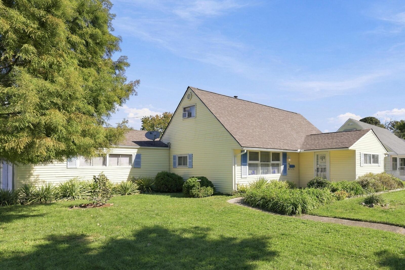 Property Photo:  4126 Rickenbacker Avenue  OH 43213 