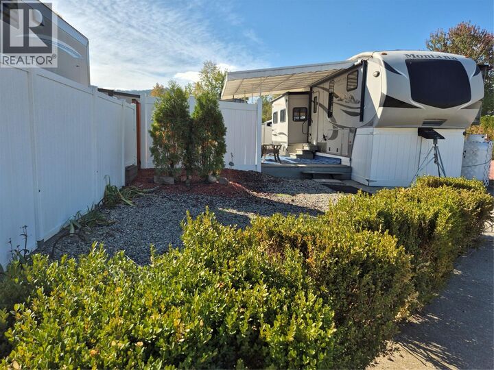 Property Photo:  415 Commonwealth Road 535  BC V4V 1P4 