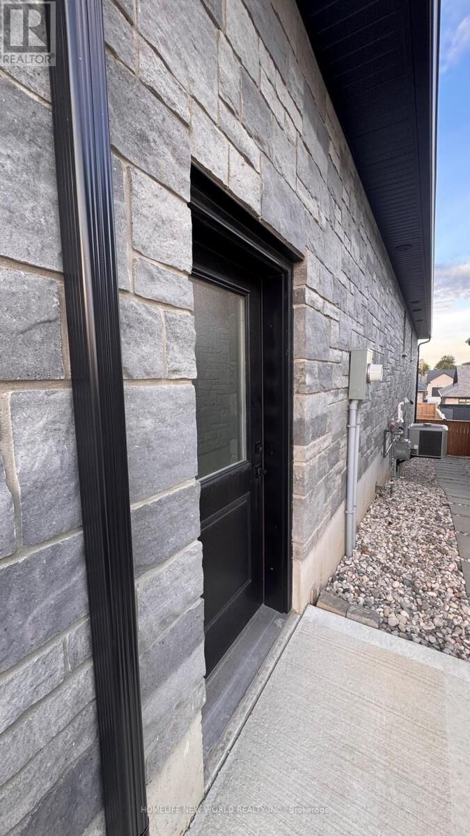 Property Photo:  118 Devinwood Avenue  ON N0G 2V0 