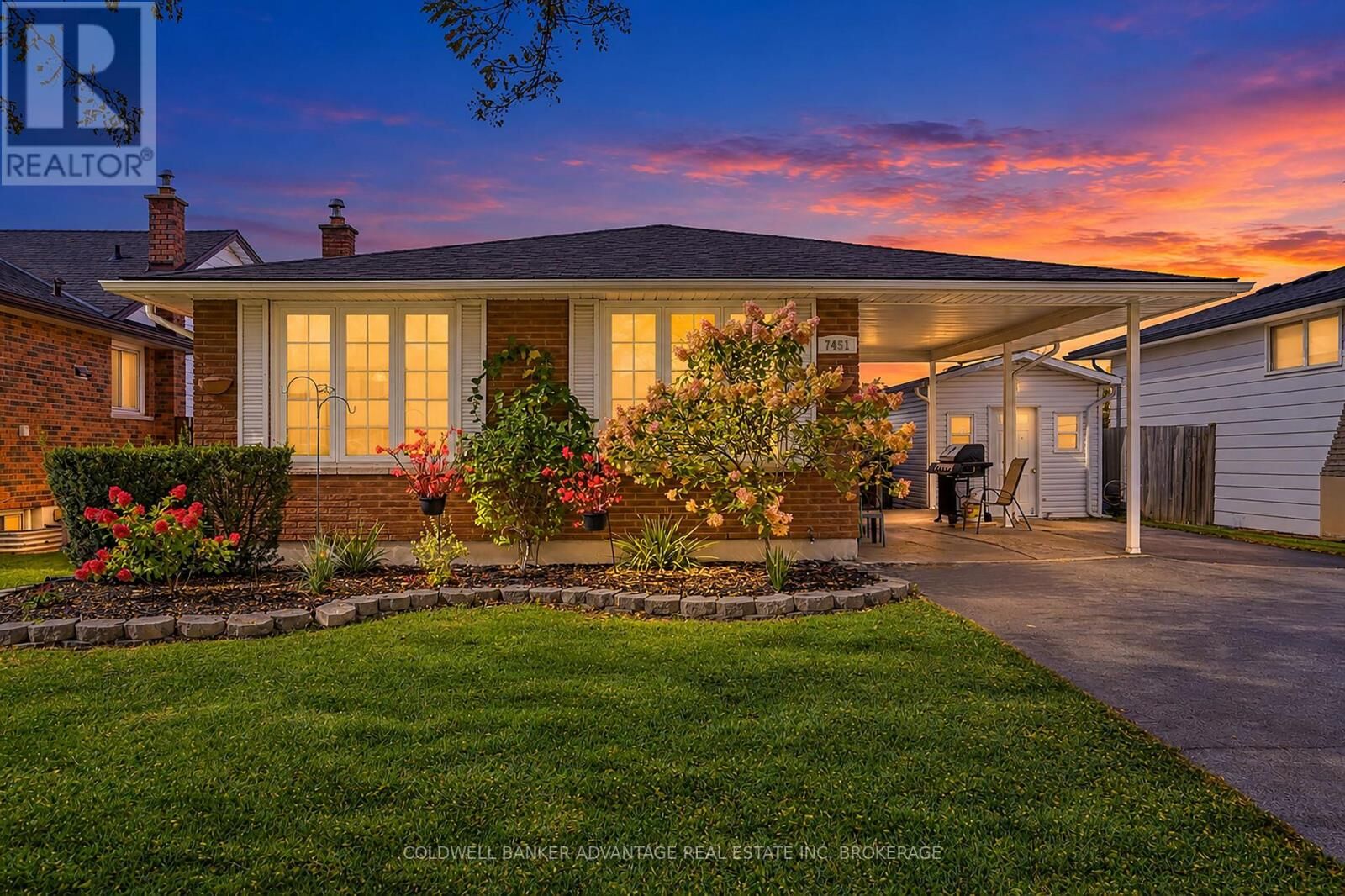 Property Photo:  7451 Redhaven Crescent  ON L2G 7H6 