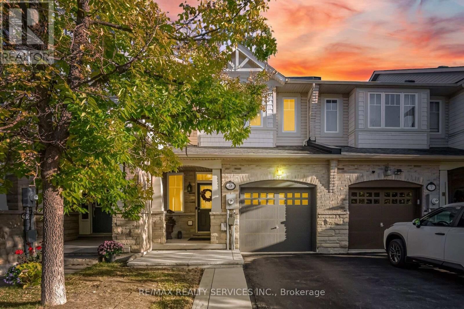 Property Photo:  9 Aspenview Avenue  ON L7C 3P9 