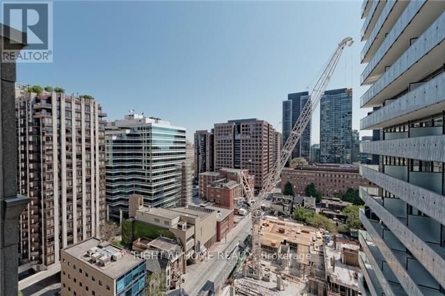 Property Photo:  35 Hayden Street 1606  ON M4Y 3C3 
