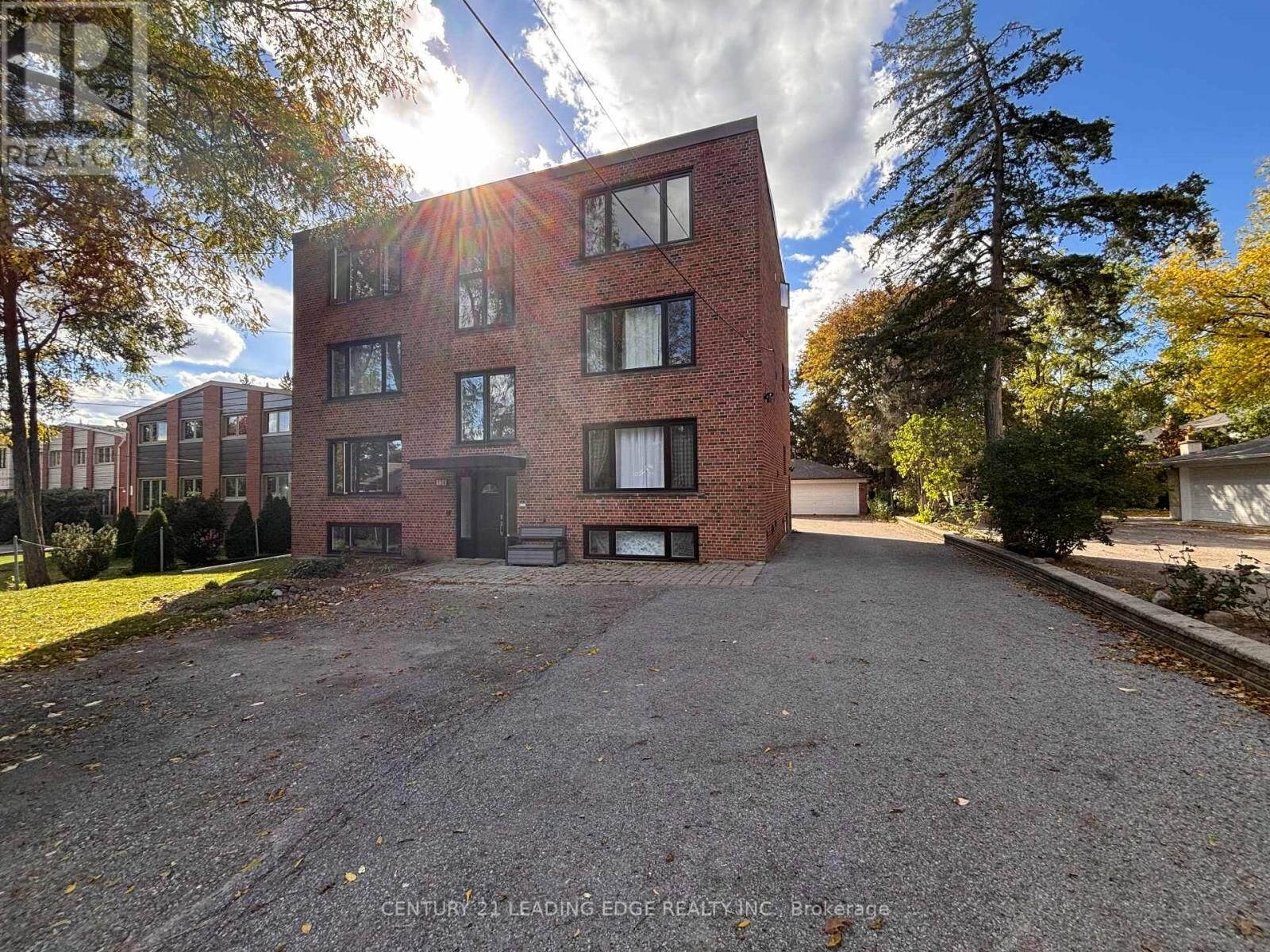 Property Photo:  134 Lucas Street 2  ON L4C 4P5 