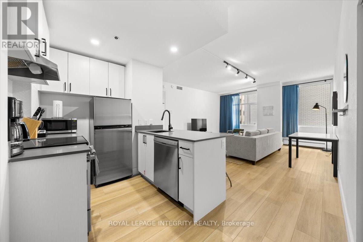 Property Photo:  161 Laurier Avenue West 1204  ON K1P 5J2 