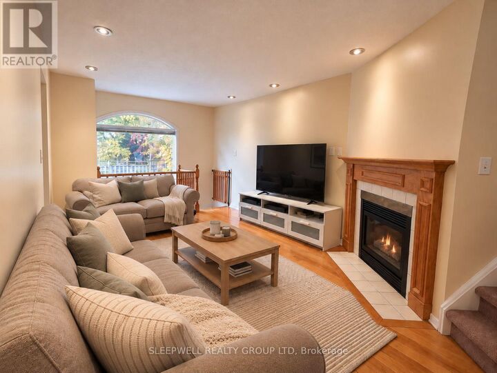 Property Photo:  2 Jackman Terrace  ON K2L 4E2 