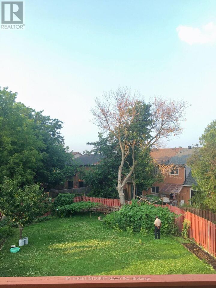 Property Photo: 98 Carolbreen Square W/O Bsmt ON M1V 1H5