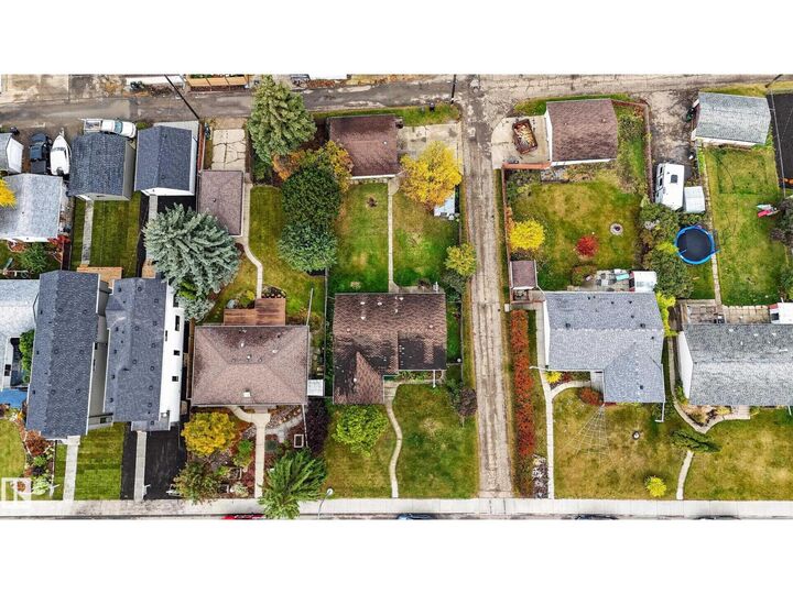 Property Photo:  5504 105 Av NW  AB T6A 1A6 