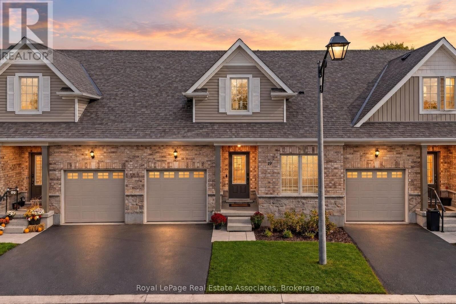 Property Photo:  19 Braida Lane 10  ON L7J 0B7 