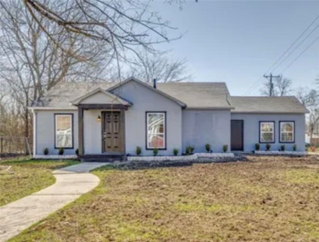 Property Photo:  908 W Washington Street  TX 75426 