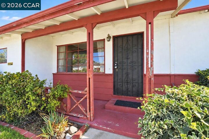 Property Photo:  2025 Woodland Dr  CA 94509 