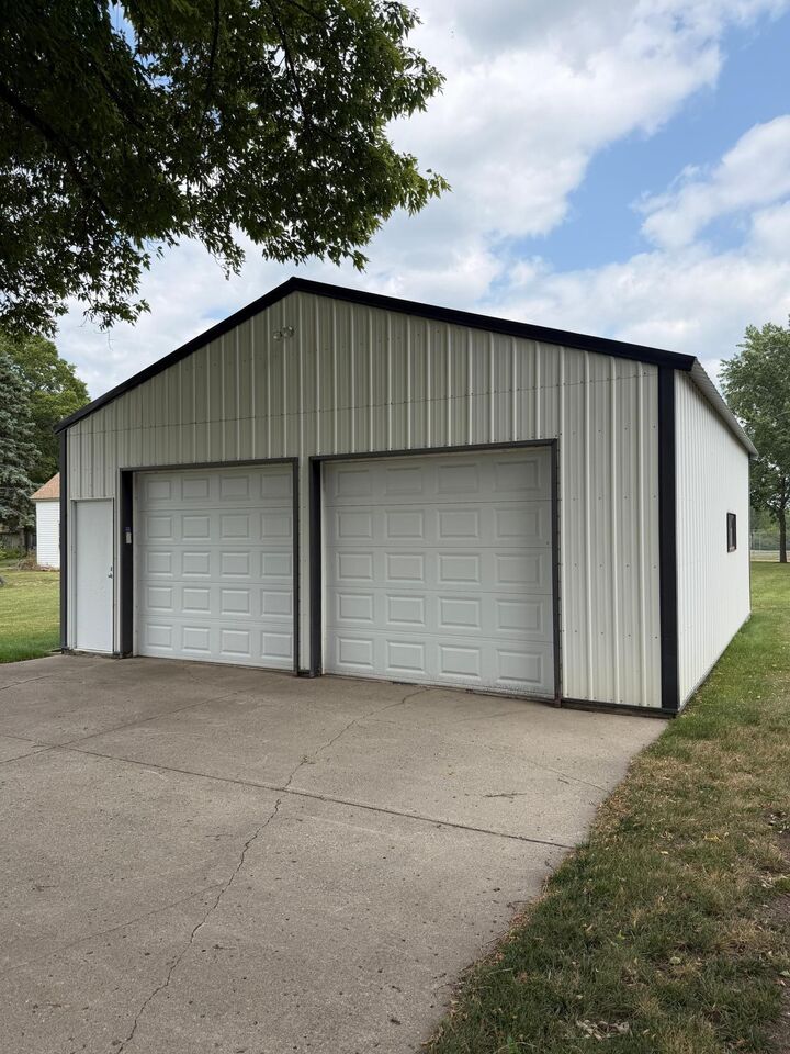 Property Photo:  512 Oak Avenue N  MN 55358 