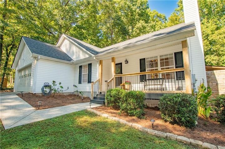 Property Photo: 5727 Kings Court GA 30620