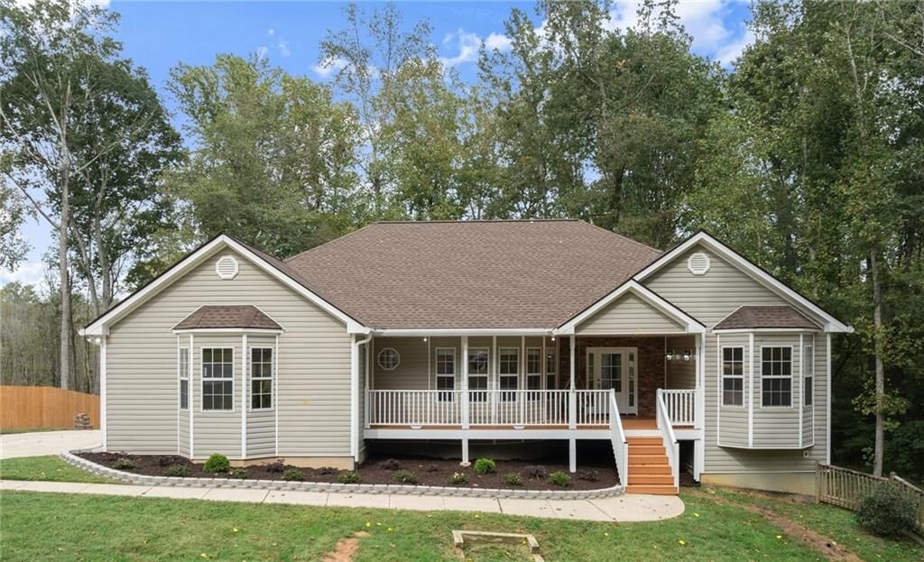 Property Photo: 7435 Ivy Grove Street GA 30040