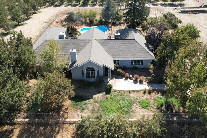 Property Photo: 897 W Lincoln Avenue CA 93706