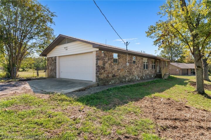 Property Photo:  724 Sycamore Street  AR 72946 