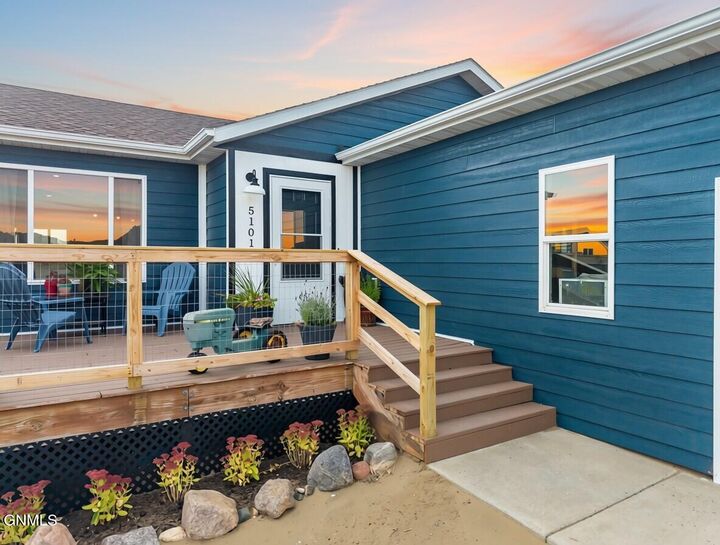 Property Photo:  5101 66th Street SE  ND 58504 