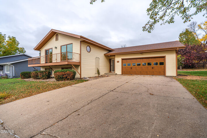 Property Photo:  618 Interstate Avenue W  ND 58503 