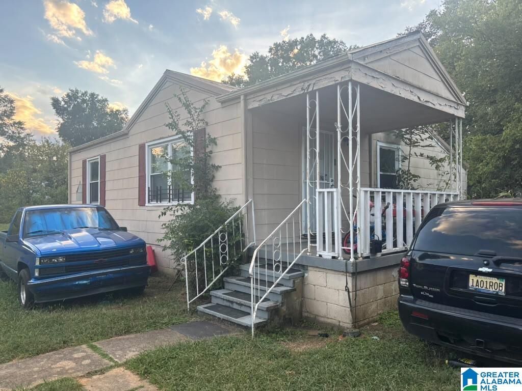 Property Photo: 5712 Quincy Court AL 35228