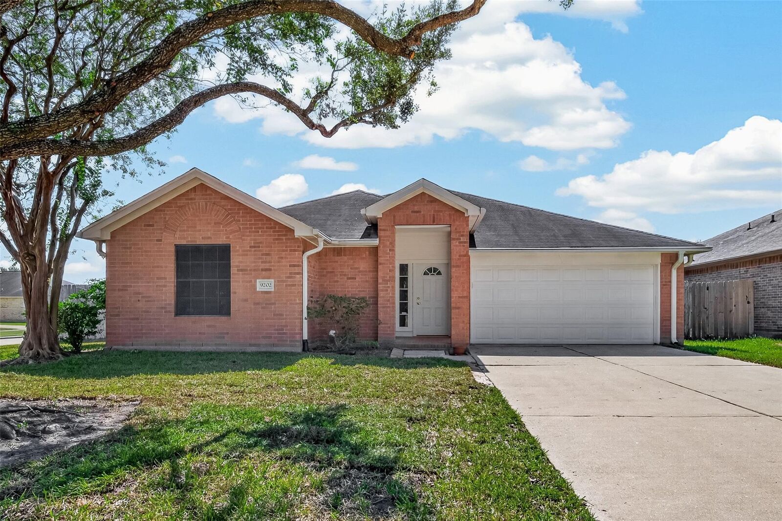 Property Photo:  9202 Desirable Drive  TX 77571 