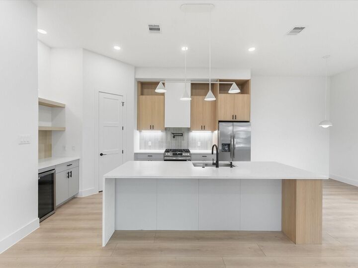 Property Photo:  1423 - 1421 E 36th Street  TX 77022 