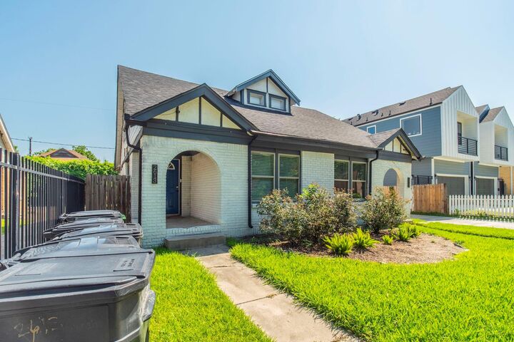 Property Photo: 2613 &Amp 2615 Isabella Street TX 77004