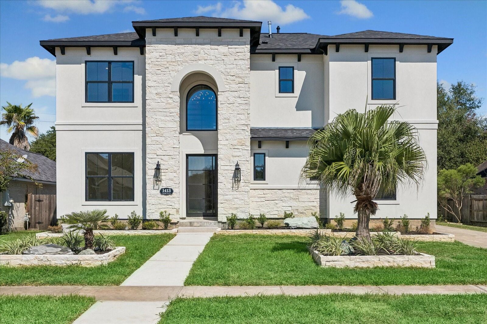 Property Photo: 1413 Cottage Cove Court TX 77586