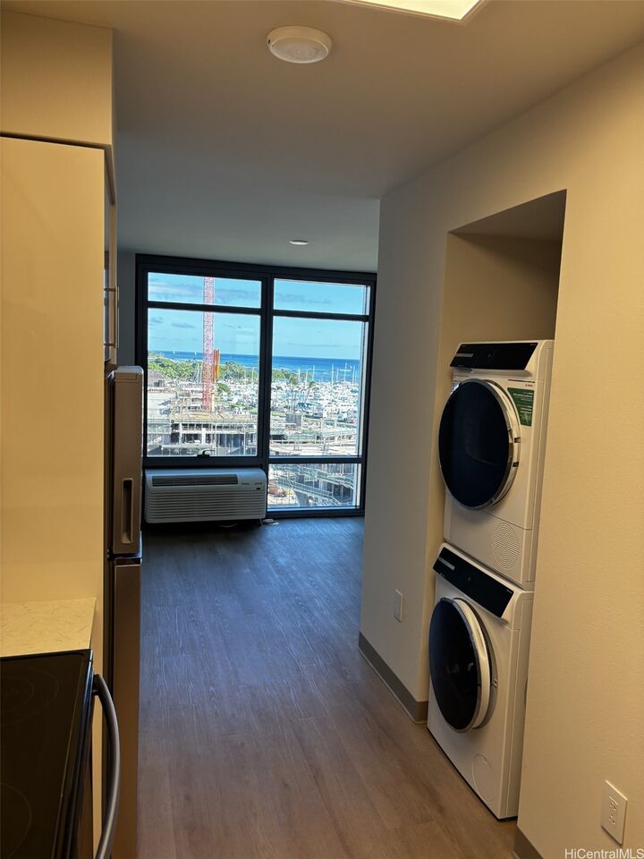 Property Photo:  828 Auahi Street 904  HI 96813 