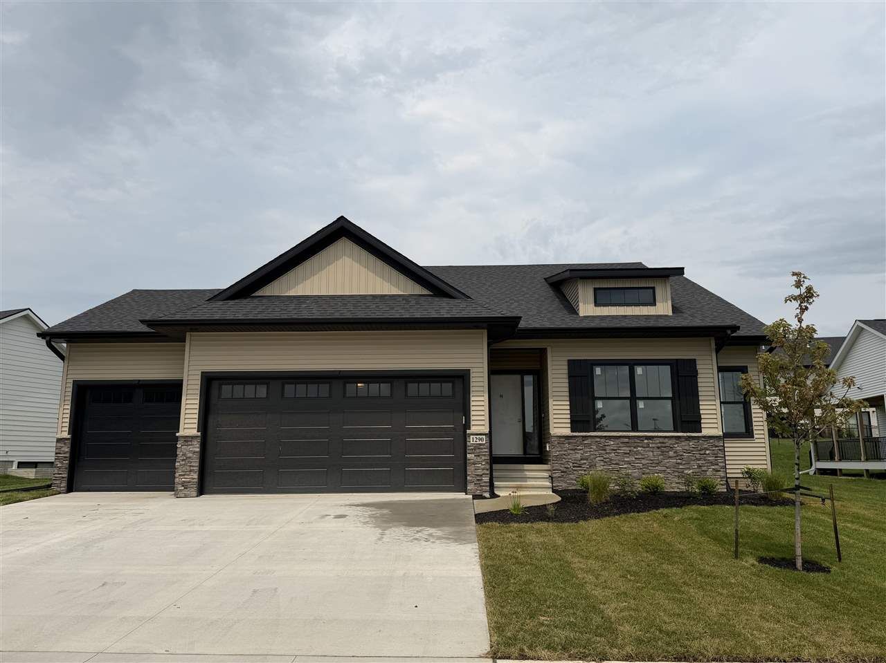 Property Photo: 1290 Osage Ln IA 52317