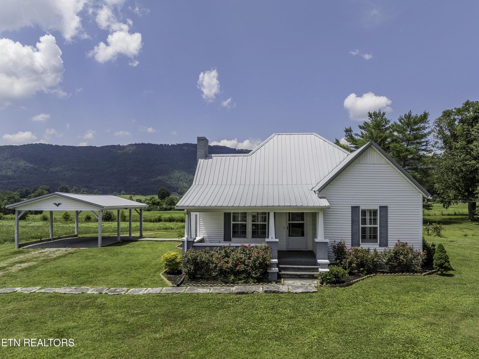 Property Photo: 693 Old Middlesboro Hwy TN 37766