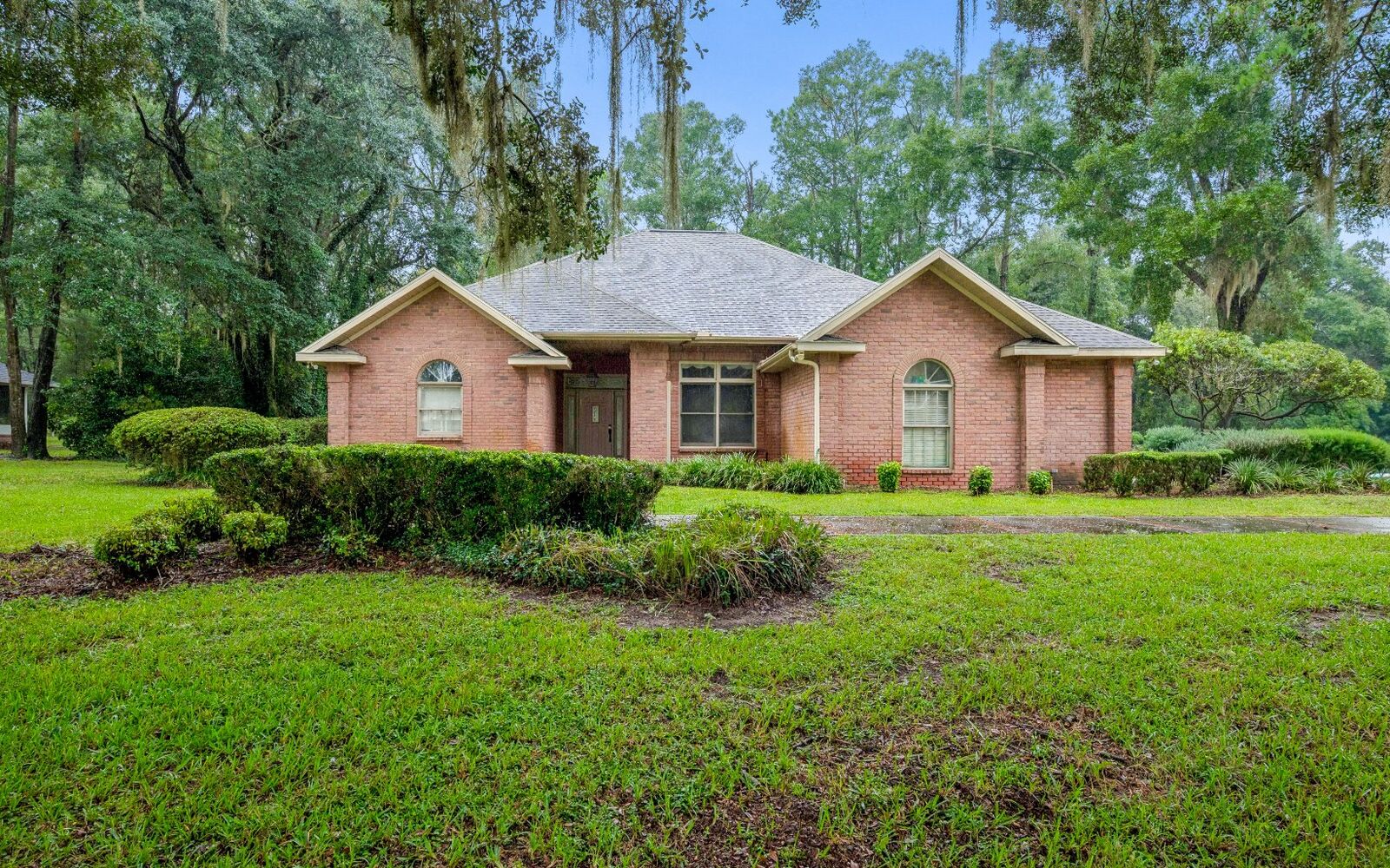 Property Photo:  