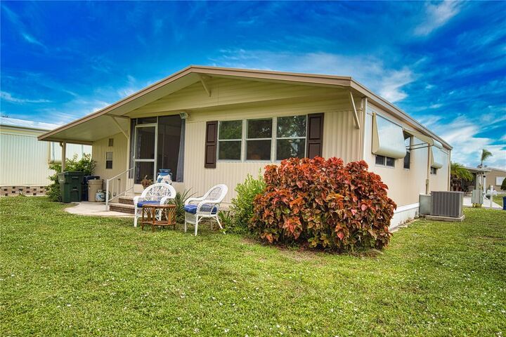 Property Photo: 236 N Fiji Circle FL 34223
