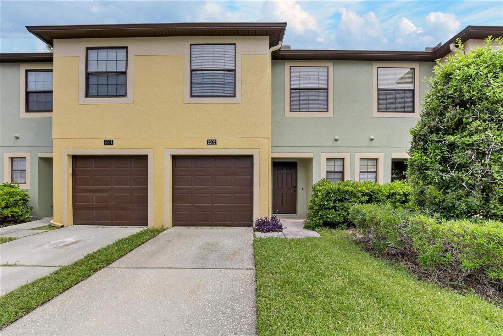 Property Photo:  2605 Oleander Lakes Drive  FL 33511 