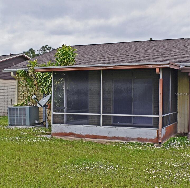 Property Photo:  9509 Fieldview Circle A  FL 33592 