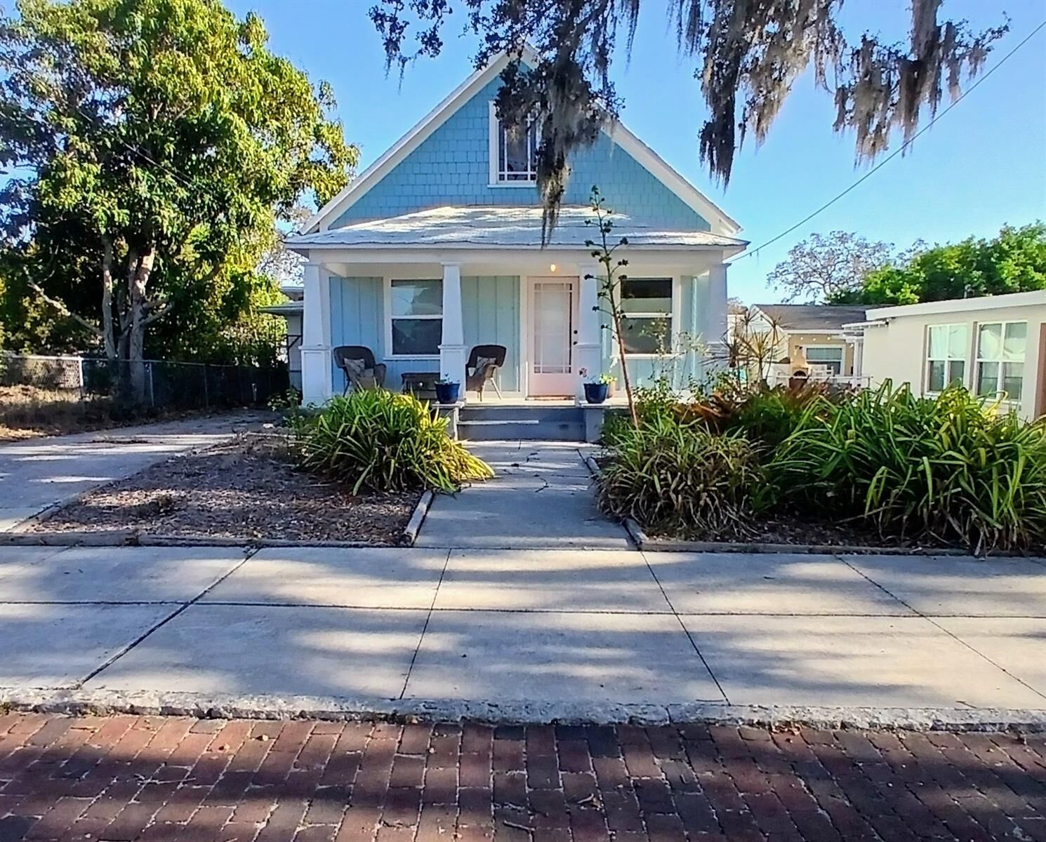 Property Photo:  542 Division Street  FL 34689 